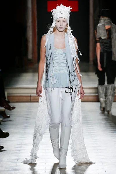 Look 17